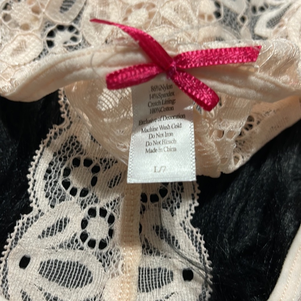 LACE THONG - Picture 7 of 7